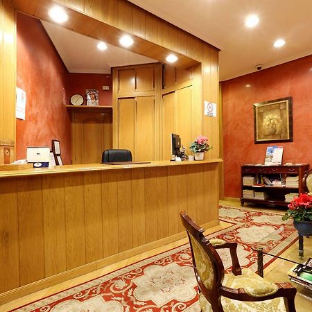 Hostal Sil & Serranos Madrid Luaran gambar