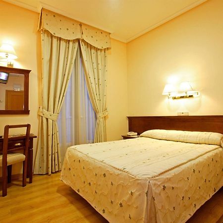 Hostal Sil & Serranos Madrid Luaran gambar