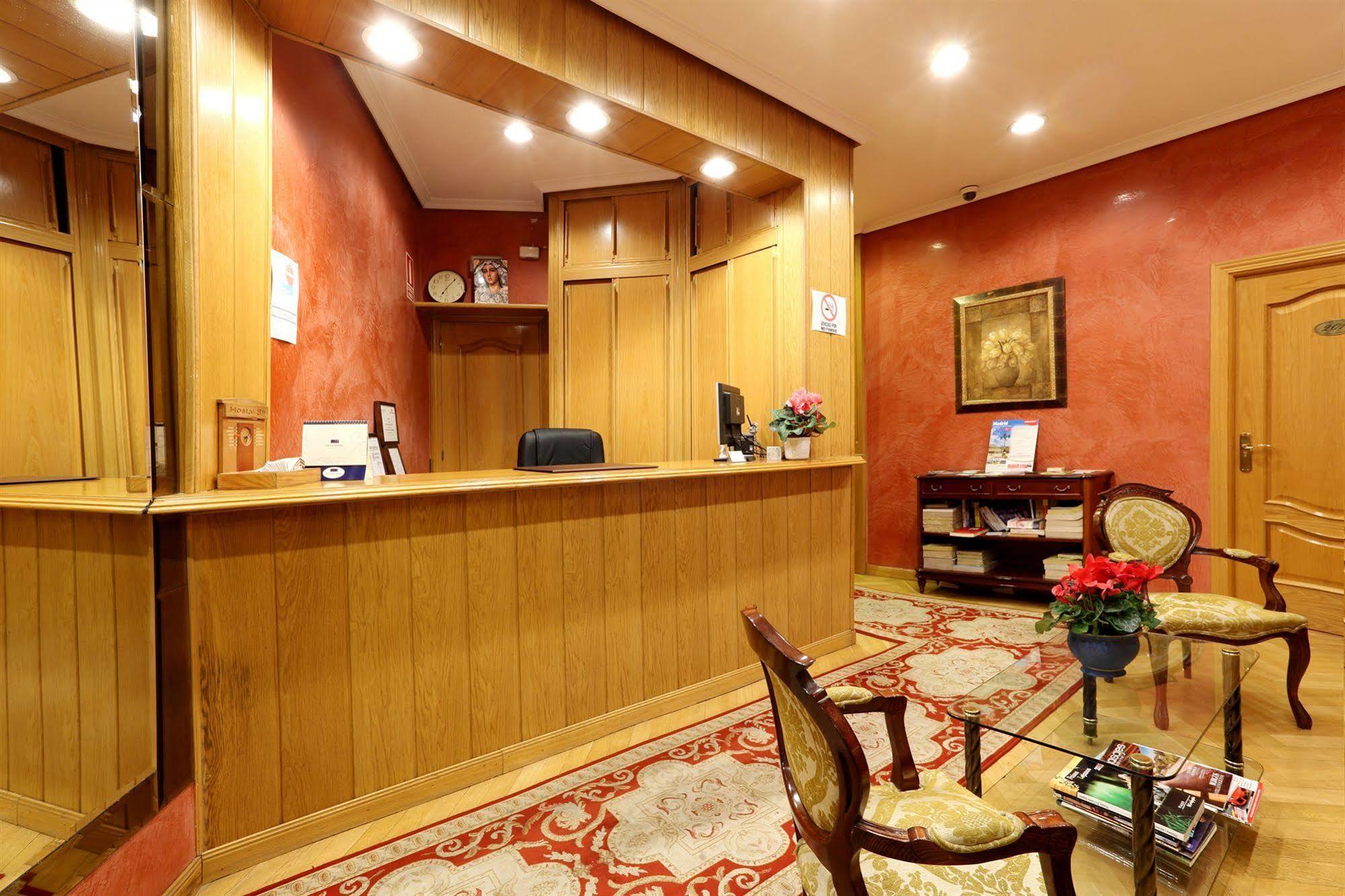 Hostal Sil & Serranos Madrid Luaran gambar