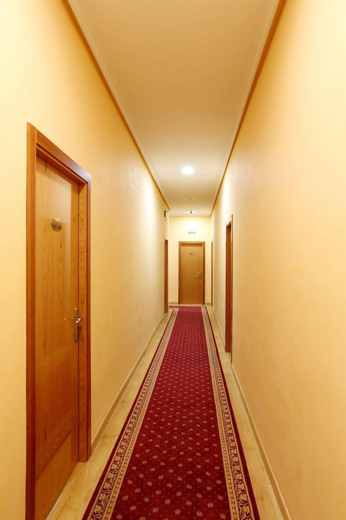 Hostal Sil & Serranos Madrid Luaran gambar