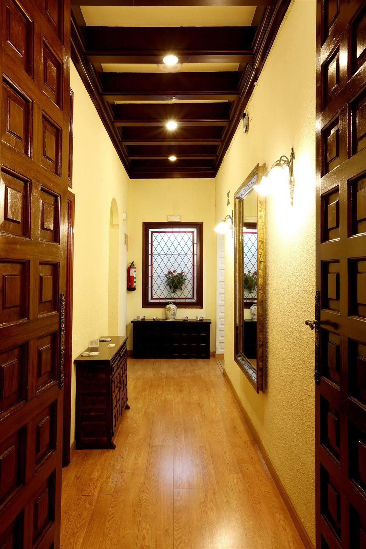 Hostal Sil & Serranos Madrid Luaran gambar