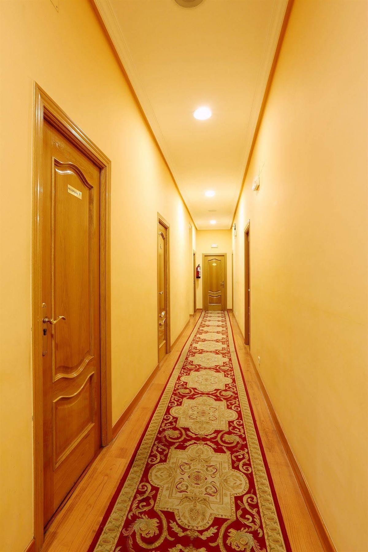 Hostal Sil & Serranos Madrid Luaran gambar