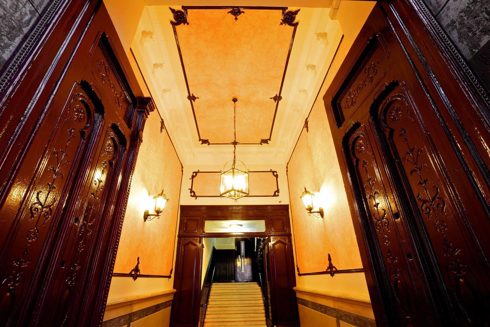 Hostal Sil & Serranos Madrid Luaran gambar